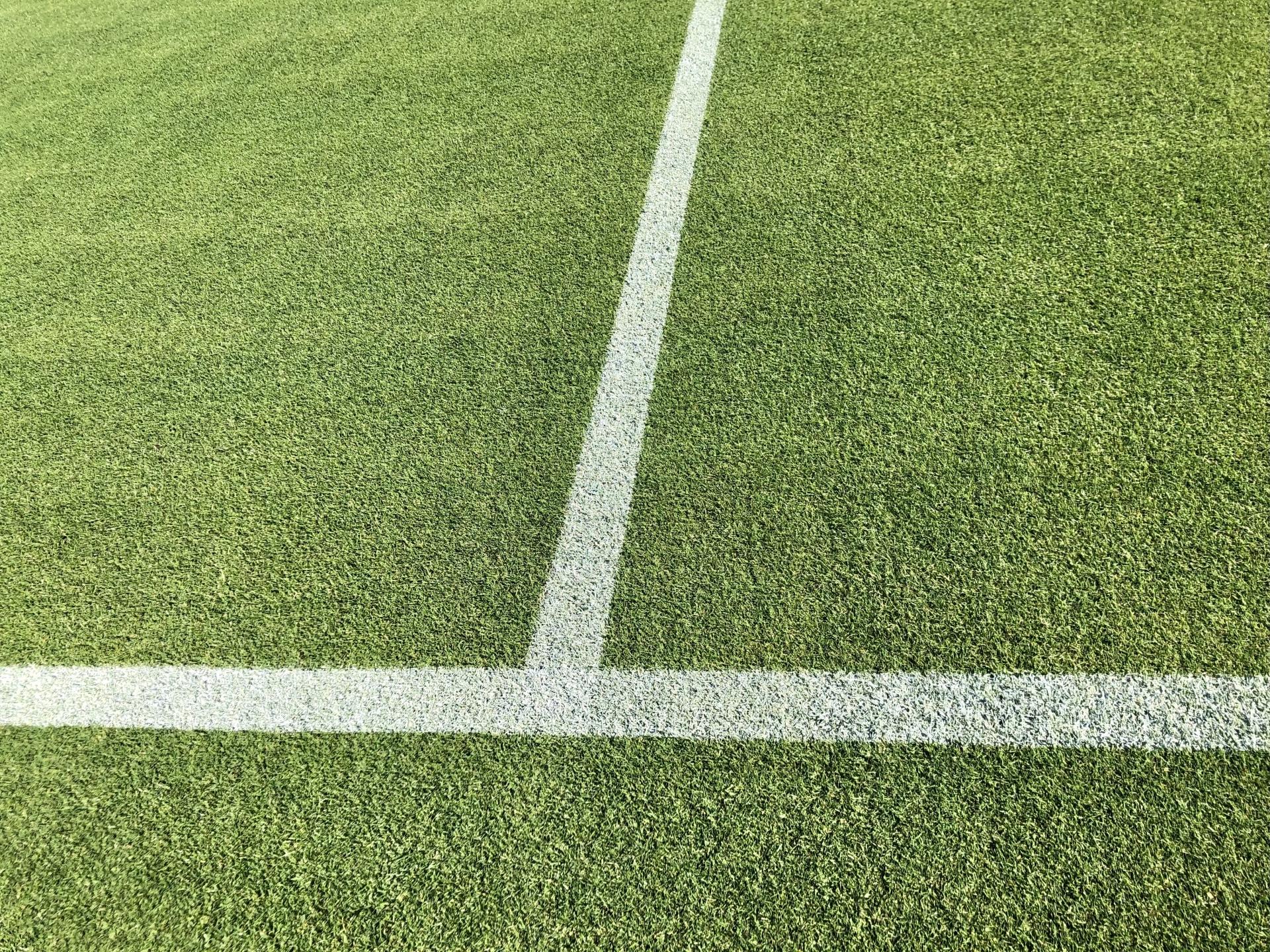 サッカー タッチ ライン 判定の技術と進化