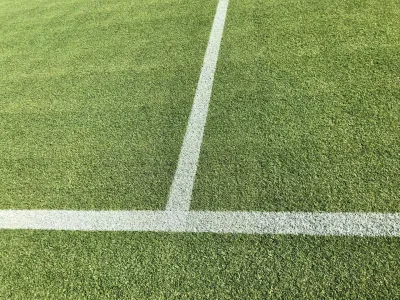 サッカー タッチ ライン 判定の技術と進化