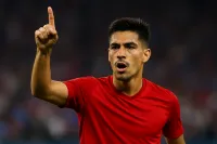サッカーのゴールパフォーマンスの人差し指の意味は？