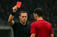 サッカー レッド カード 最多 選手とは？