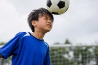 サッカーのヘディングが怖いのはなぜ？