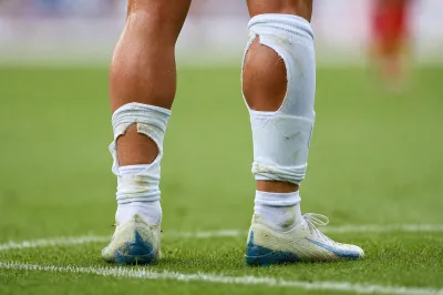 サッカーのソックスを切る理由って何？