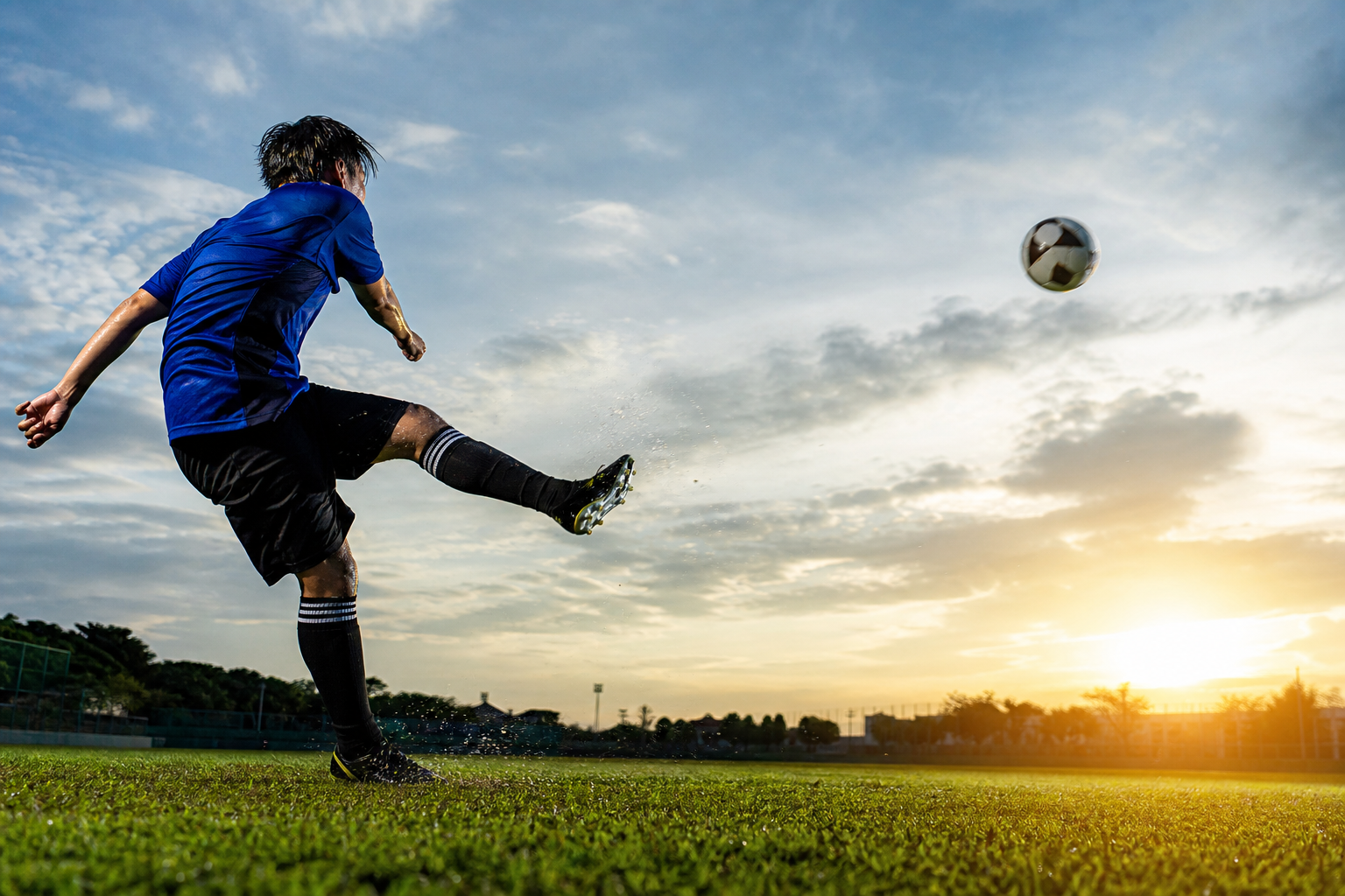 サッカーのロングキックに筋トレは必要？
