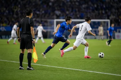 サッカーのオフサイドとは簡単に言うと？