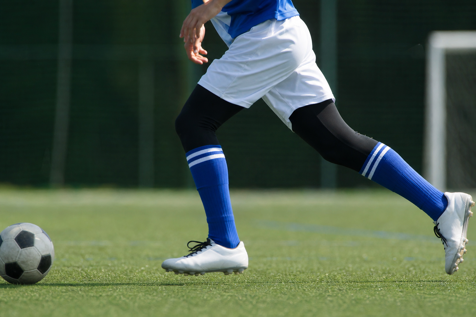 サッカー ズボン の 下 に 履く やつとは？