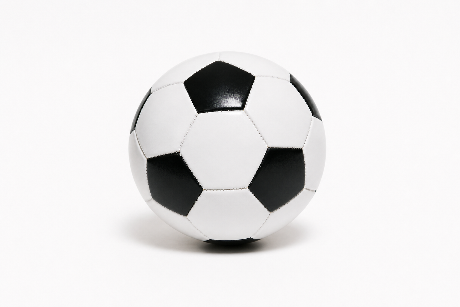 サッカー ボール 絵文字 白黒の意味は？