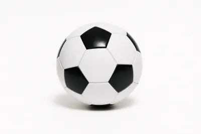 サッカー ボール 絵文字 白黒の意味は？