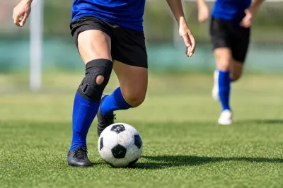 サッカー 膝 サポーター 試合で使える？