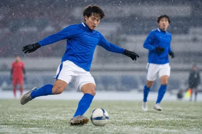 サッカーで手袋をするのはなぜ？