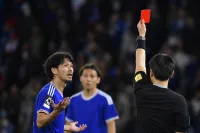 サッカーは何人退場するとどうなるの？