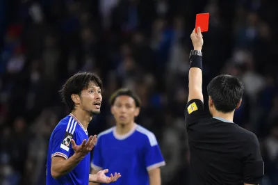 サッカーは何人退場するとどうなるの？