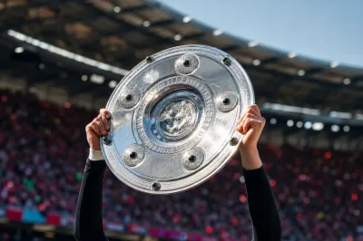 サッカーのシャーレはなぜお皿なの？