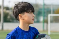 サッカー少年の髪型はマッシュが正解？