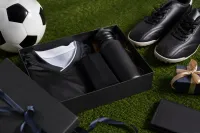 サッカーのプレゼントを大人へ贈るなら？