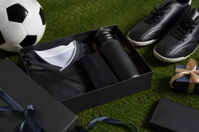 サッカーのプレゼントを大人へ贈るなら？