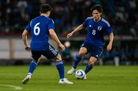 サッカー 6 番 8 番 ポジションとは？