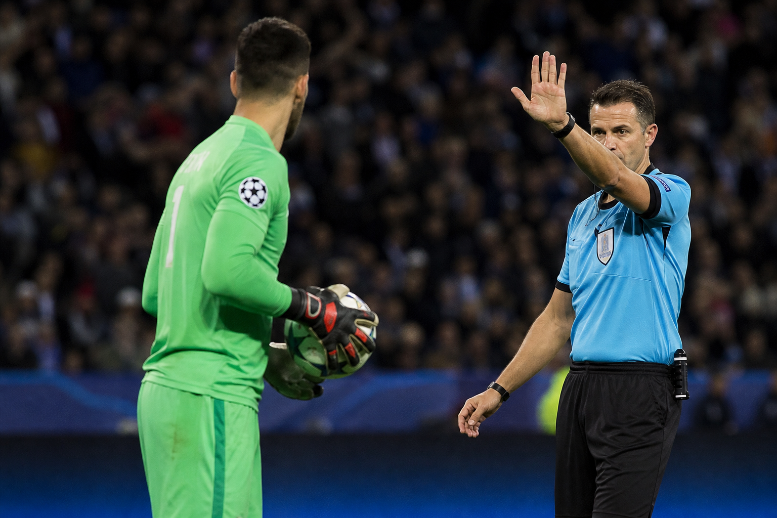 サッカー 8 秒 ルール 審判の判定は?