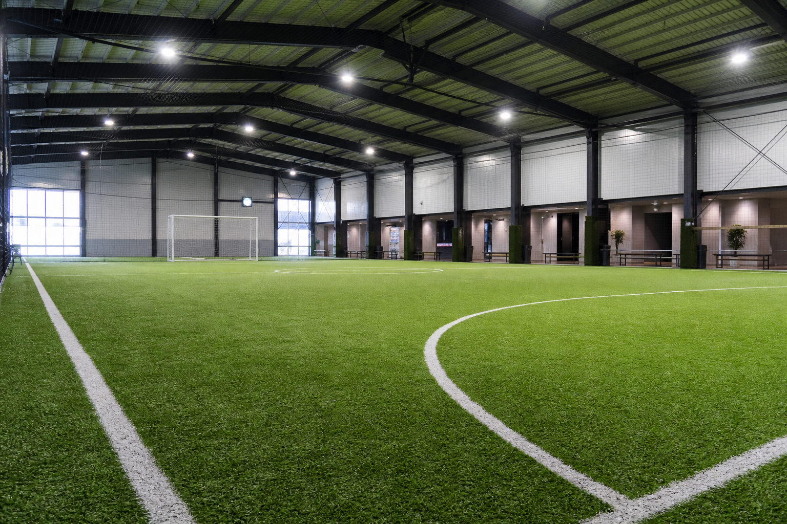 サッカーできる場所って室内にある？