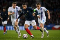 サッカー フランス 代表 対 サッカー アイス ランド 代表 選手 採点ってどうなの？