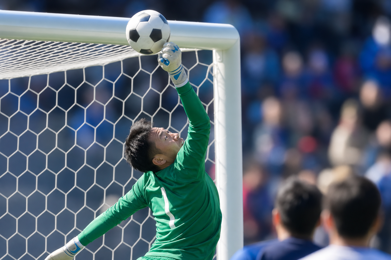 ズバリ!サッカー文脈で使われる「パンチ」の2つの意味