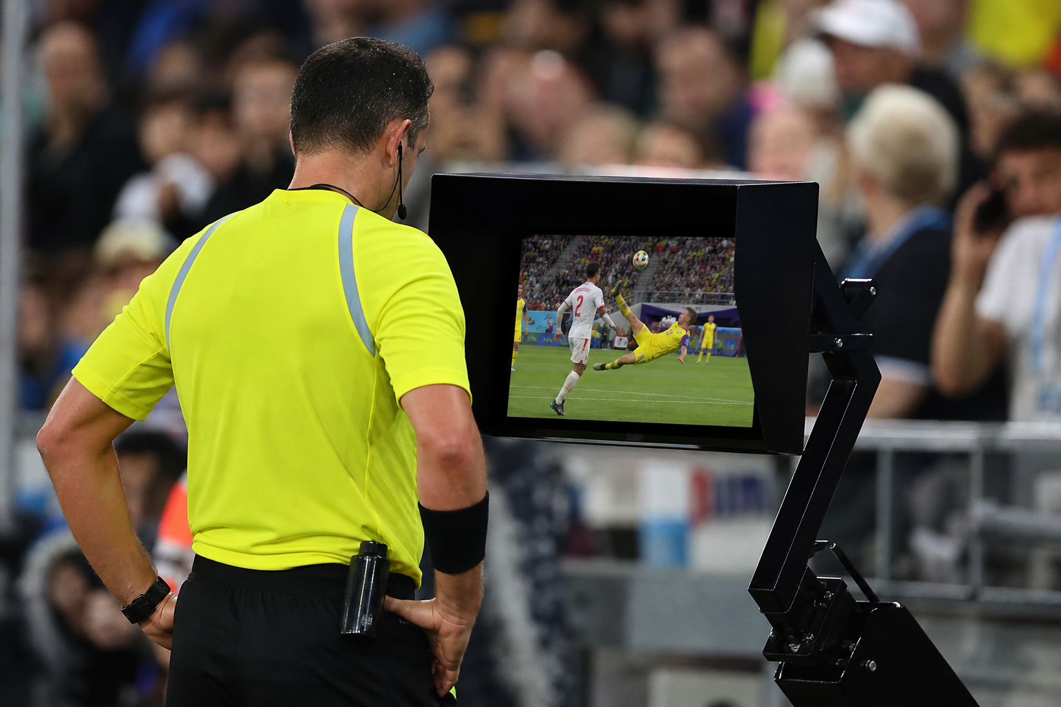 実はVRではなくVAR!映像で主審を助けるシステム