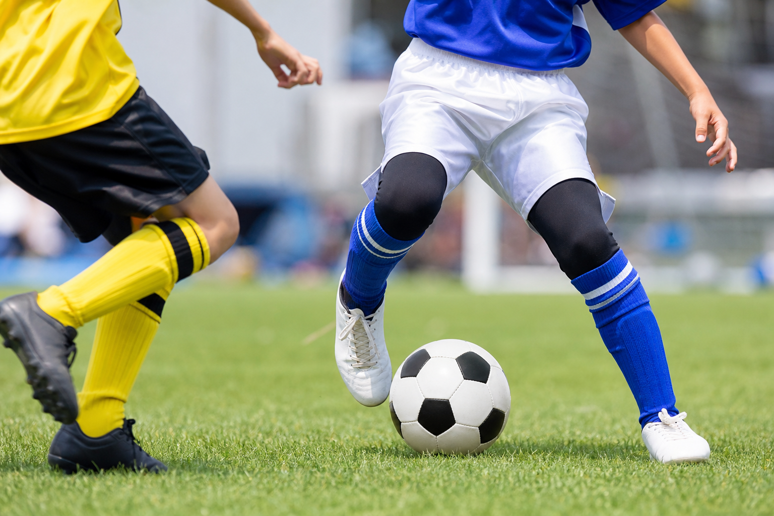 サッカーのズボンの下に履くのは「インナーウェア」です!
