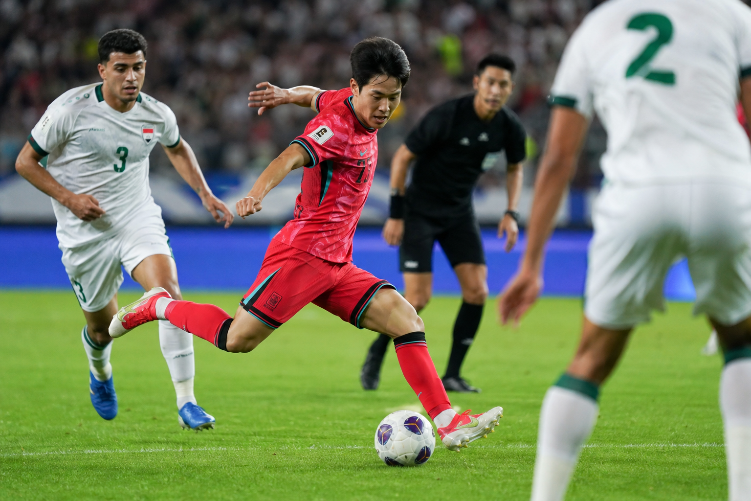 韓国代表が敵地で快勝！イ・ガンイン選手が最高評価を獲得